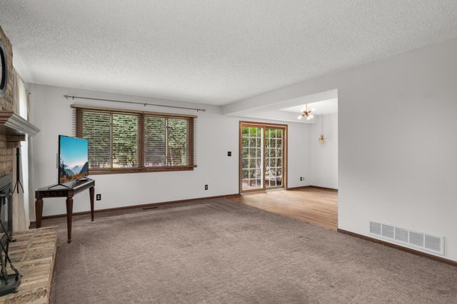7111 Robinwood Bay, Woodbury, MN 55125