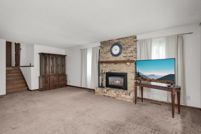 7111 Robinwood Bay, Woodbury, MN 55125