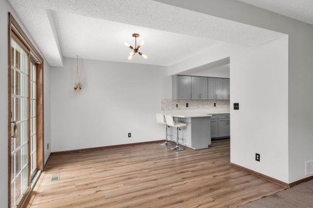 7111 Robinwood Bay, Woodbury, MN 55125