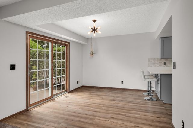 7111 Robinwood Bay, Woodbury, MN 55125