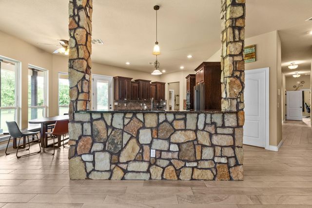 121 Eagle Rock DR, Salado, TX 76571