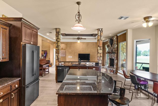 121 Eagle Rock DR, Salado, TX 76571