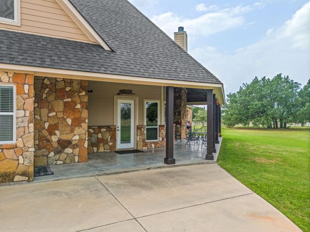 121 Eagle Rock DR, Salado, TX 76571