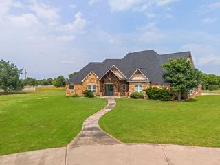 121 Eagle Rock DR, Salado, TX 76571
