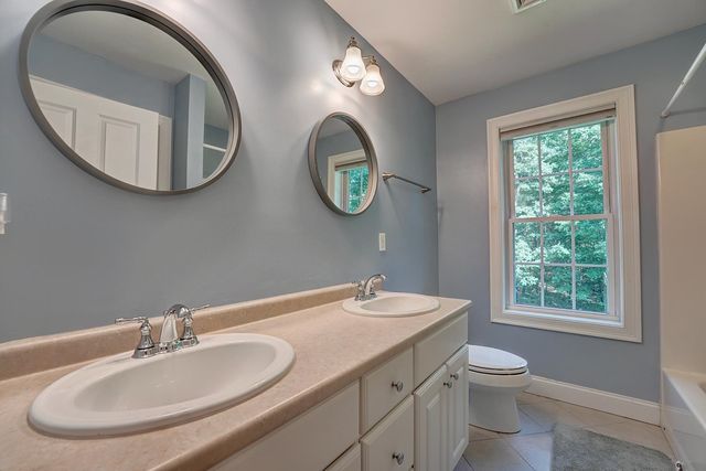 2 Wood Ridge Lane, Exeter, NH 03833