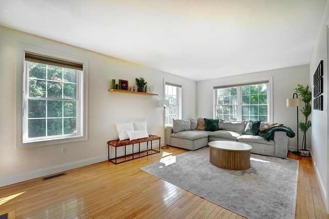 2 Wood Ridge Lane, Exeter, NH 03833