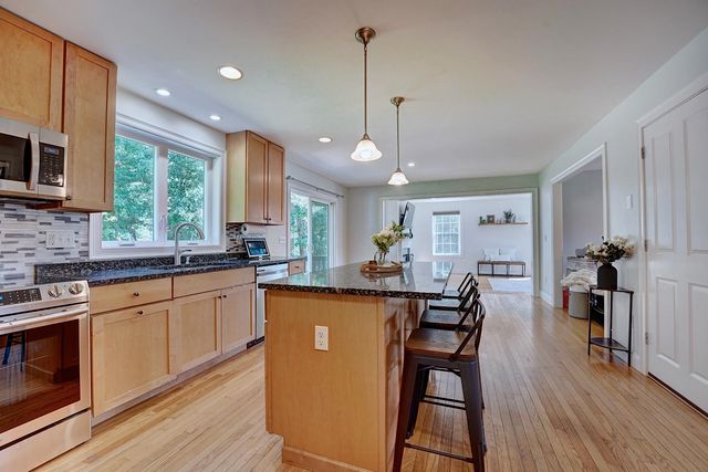 2 Wood Ridge Lane, Exeter, NH 03833