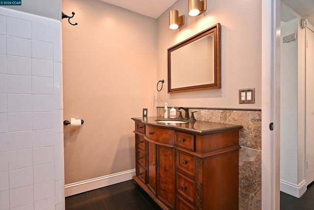 1425 Lakeside Drive 101, Oakland, CA 94612
