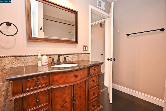 1425 Lakeside Drive 101, Oakland, CA 94612