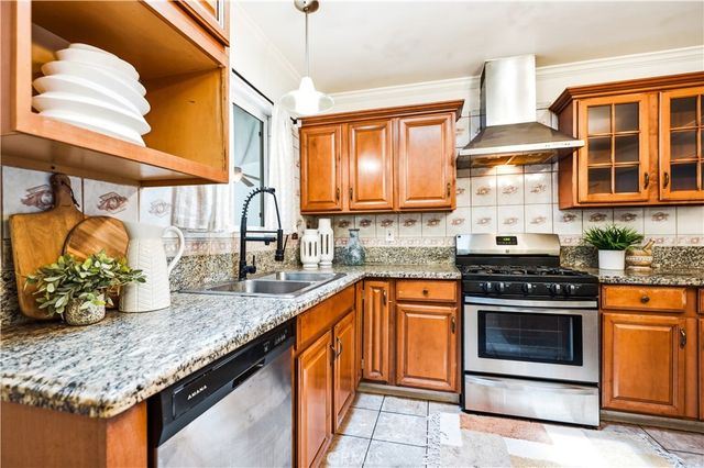 11840 Gilmore, Los Angeles, CA 91606