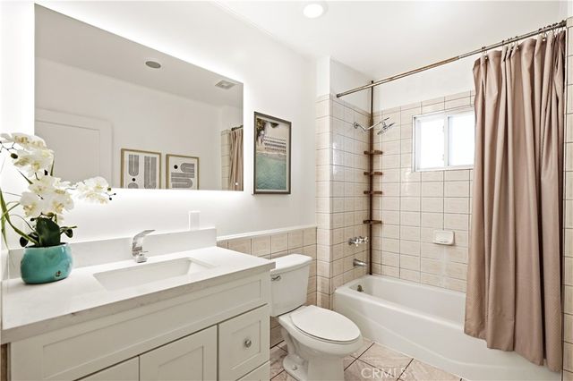 11840 Gilmore, Los Angeles, CA 91606