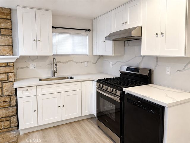 11840 Gilmore, Los Angeles, CA 91606
