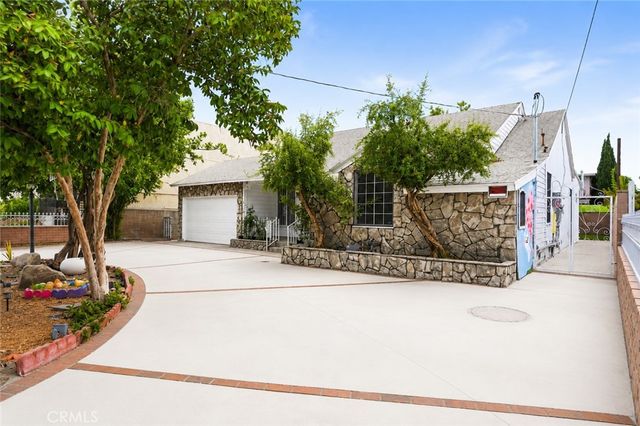 11840 Gilmore, Los Angeles, CA 91606