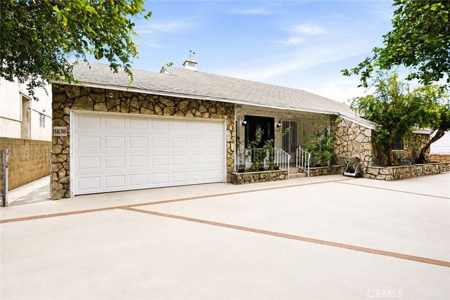 11840 Gilmore, Los Angeles, CA 91606