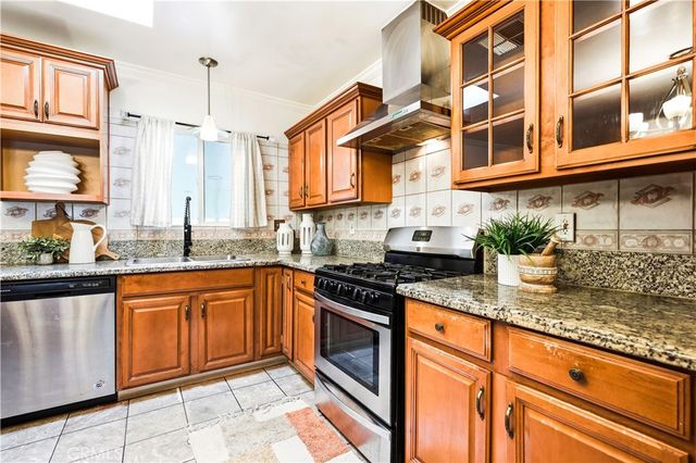 11840 Gilmore, Los Angeles, CA 91606