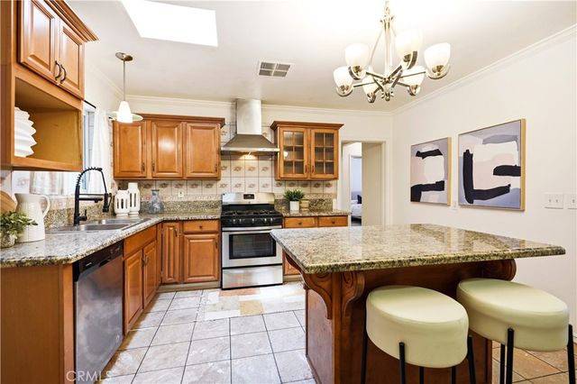 11840 Gilmore, Los Angeles, CA 91606