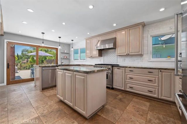 5551 Rainbow Crest, Agoura Hills, CA 91301