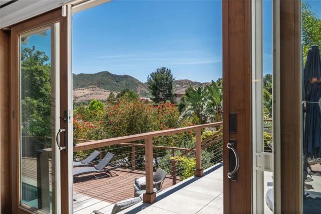 5551 Rainbow Crest, Agoura Hills, CA 91301