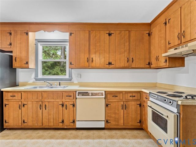 9200 Redbridge Rd, Chesterfield, VA 23236