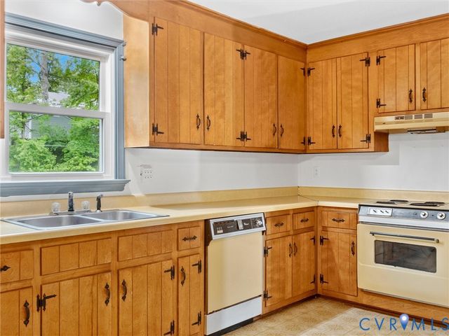 9200 Redbridge Rd, Chesterfield, VA 23236