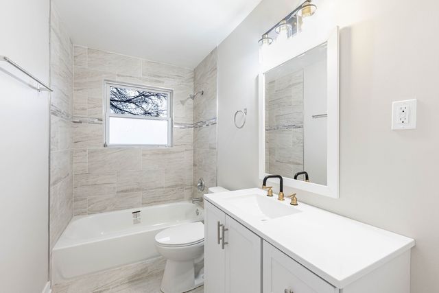 16309 Plymouth Drive, Markham, IL 60428