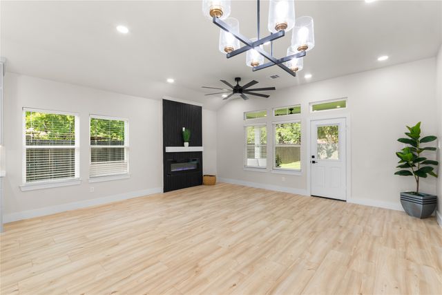 3811 Harlingen Street, Dallas, TX 75212