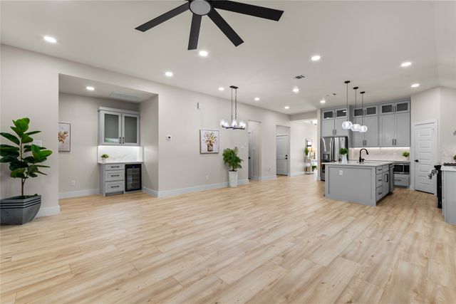 3811 Harlingen Street, Dallas, TX 75212