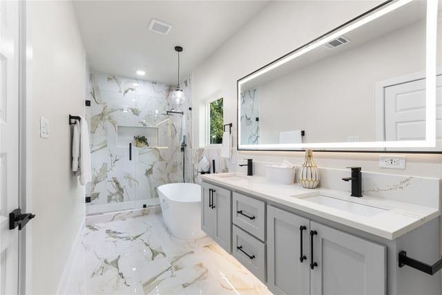 3811 Harlingen Street, Dallas, TX 75212