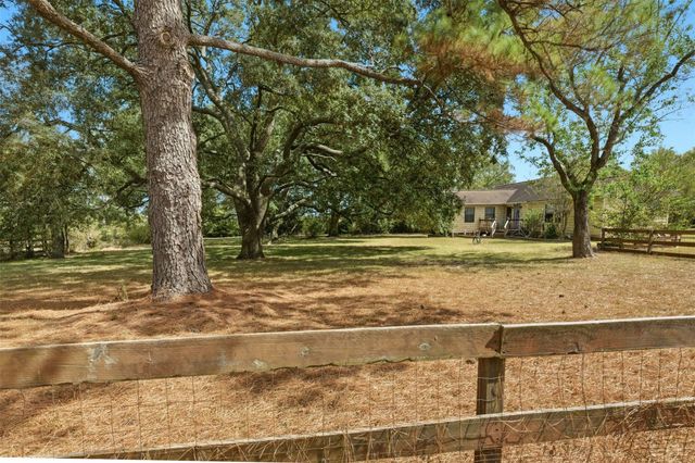 29211 Castle Road, Waller, TX 77484