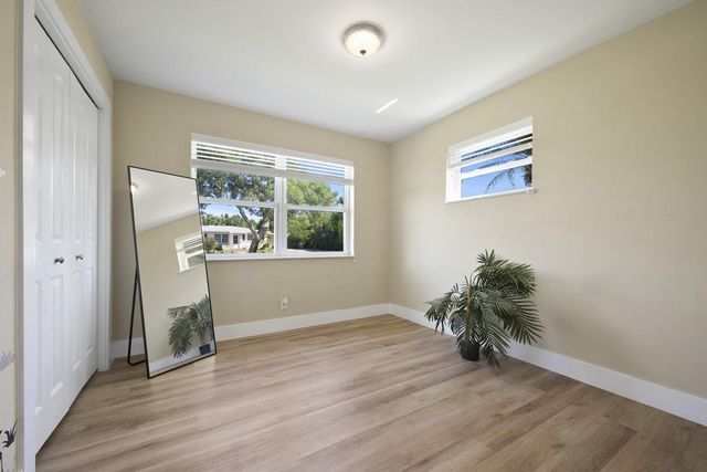 837 W Jasmine Dr, West Palm Beach, FL 33403