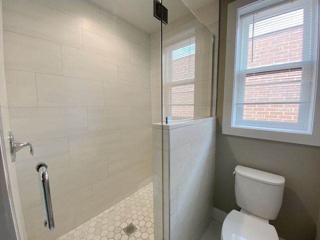 5667 W Higgins Avenue 2E, Chicago, IL 60630