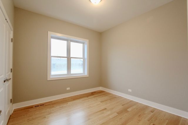 5667 W Higgins Avenue 2E, Chicago, IL 60630