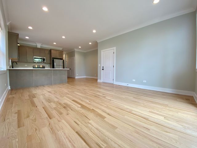 5667 W Higgins Avenue 2E, Chicago, IL 60630