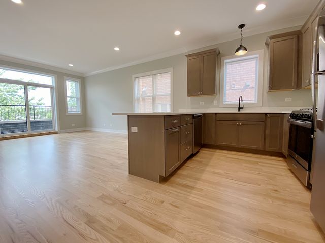 5667 W Higgins Avenue 2E, Chicago, IL 60630