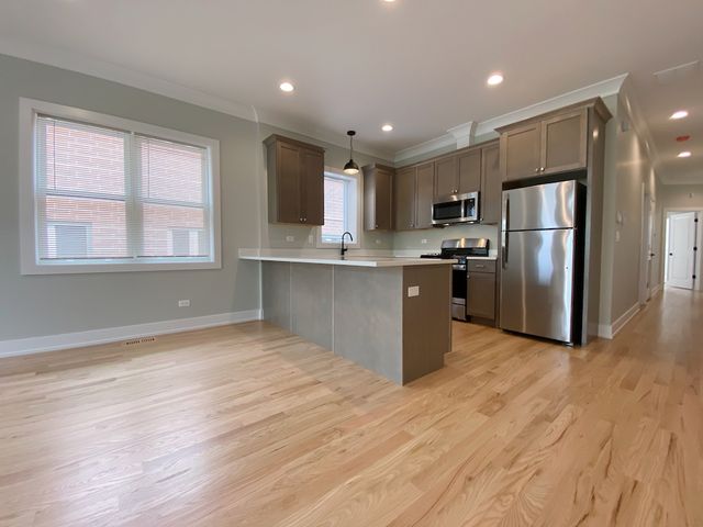 5667 W Higgins Avenue 2E, Chicago, IL 60630