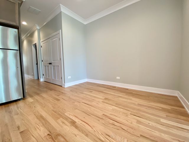 5667 W Higgins Avenue 2E, Chicago, IL 60630