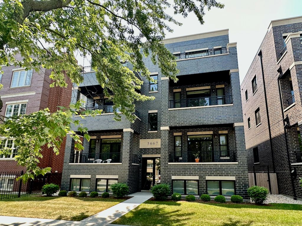 5667 W Higgins Avenue 2E, Chicago, IL 60630