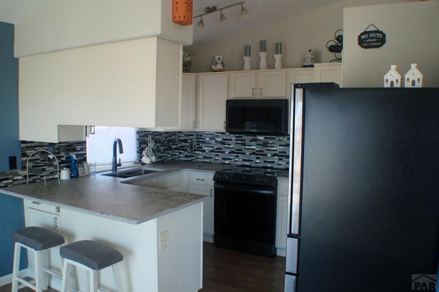 431 N Desert Cove Dr, Pueblo West, CO 81007