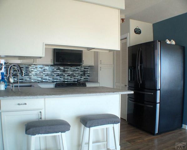 431 N Desert Cove Dr, Pueblo West, CO 81007