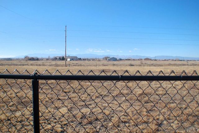 431 N Desert Cove Dr, Pueblo West, CO 81007