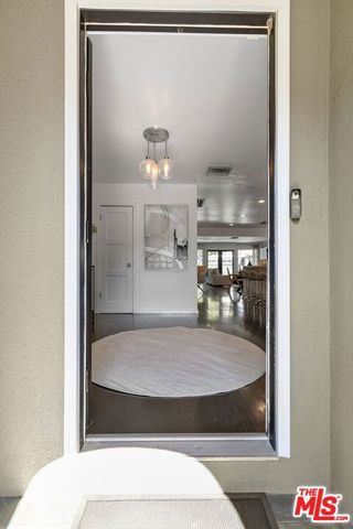 4460 Stansbury Avenue, Sherman Oaks, CA 91423