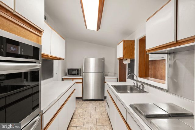 208 GLOUCESTER DR, Glen Burnie, MD 21061