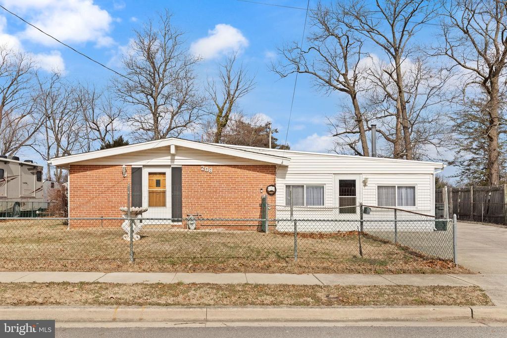 208 GLOUCESTER DR, Glen Burnie, MD 21061