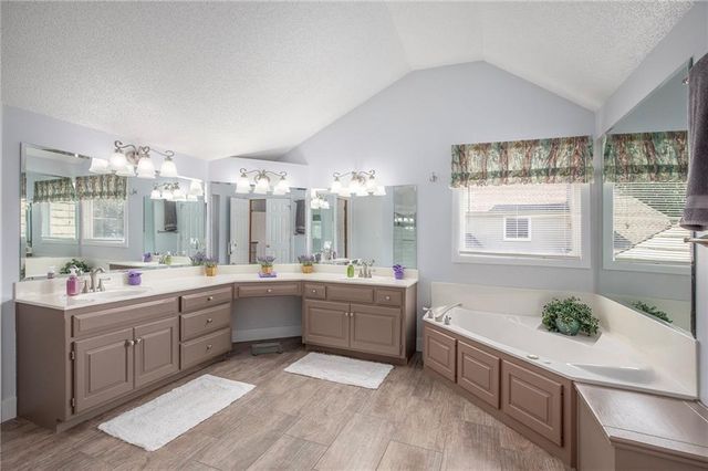 4001 NE 60th Terrace, Gladstone, MO 64119