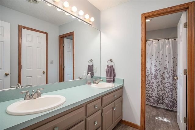 4001 NE 60th Terrace, Gladstone, MO 64119