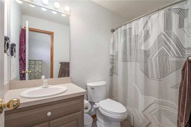 4001 NE 60th Terrace, Gladstone, MO 64119