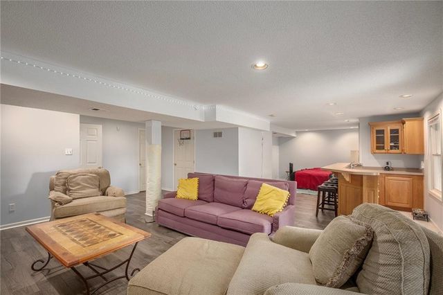 4001 NE 60th Terrace, Gladstone, MO 64119