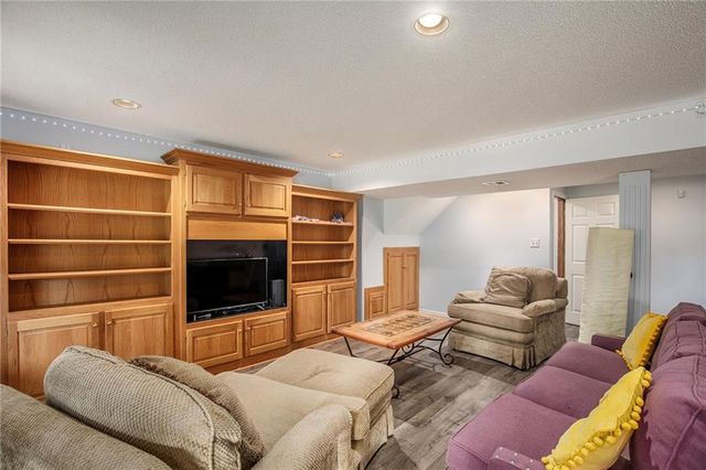 4001 NE 60th Terrace, Gladstone, MO 64119