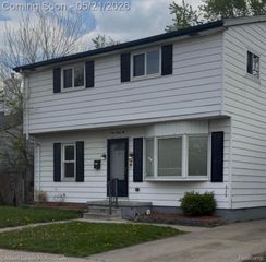 142 E Dallas Avenue, Madison Heights, MI 48071