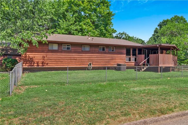 1165 Overcrest Street, Fayetteville, AR 72703
